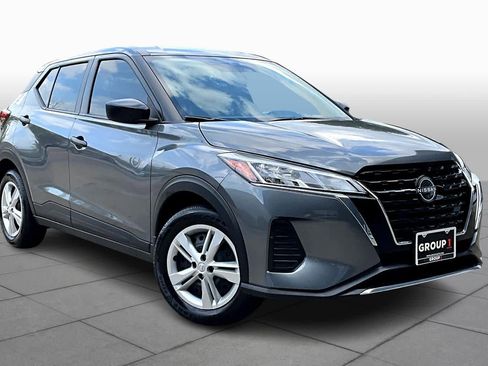 Used 2025 Nissan Kicks Play S image 2