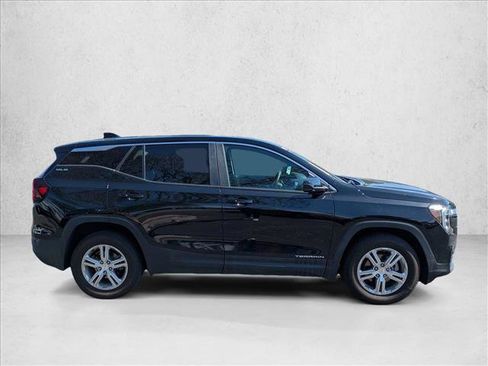 Used 2024 GMC Terrain SLE AWD/4WD image 4