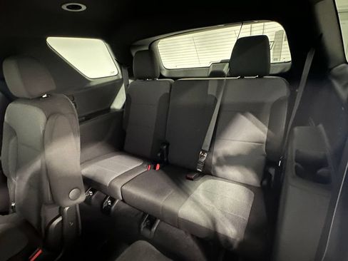 Used 2023 Chevrolet Traverse LT FWD image 19