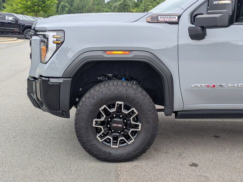 Used 2024 GMC Sierra 2500 AT4X AWD/4WD image 11