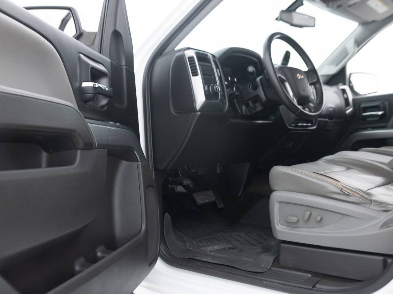 Used 2017 Chevrolet Silverado 1500 LT w/ All Star Edition RWD image 29