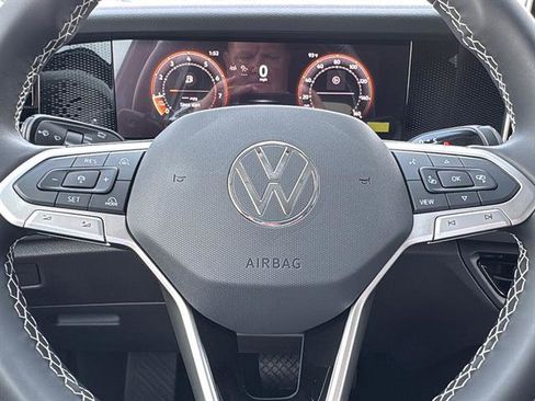 New 2025 Volkswagen Tiguan SE image 17