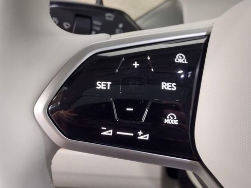 New 2025 Volkswagen ID. Buzz 1st Edition image 32