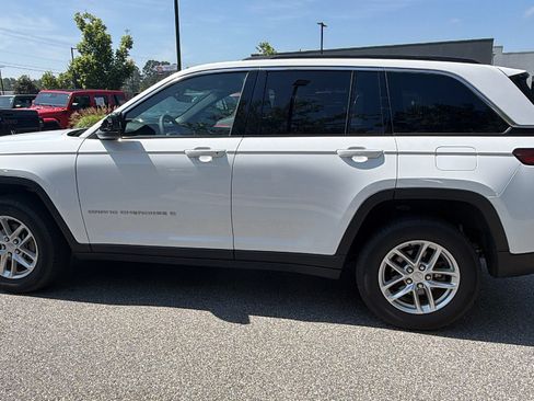 Used 2025 Jeep Grand Cherokee Laredo X RWD image 11