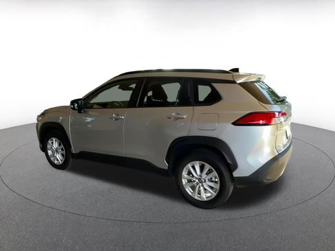 Used 2025 Toyota Corolla Cross LE image 10