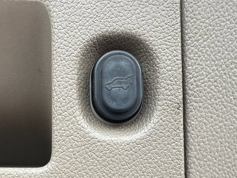 Used 2016 GMC Yukon XL SLT w/ Open Road Package AWD/4WD image 45