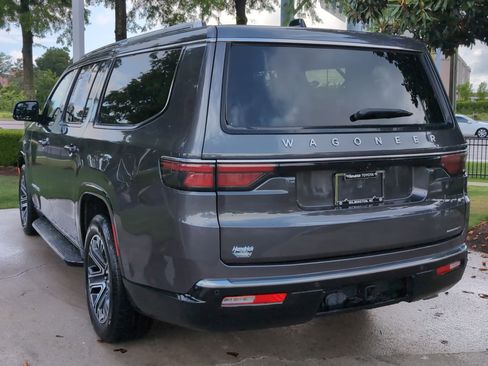 Used 2024 Jeep Wagoneer L Series II w/ Flexible Seating Group AWD/4WD image 8