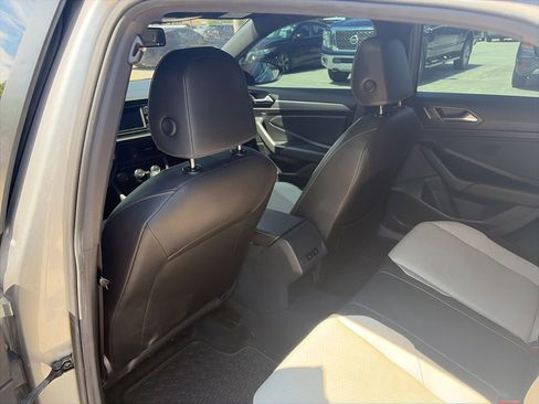 Used 2019 Volkswagen Jetta R-Line w/ R-Line Cold Weather Package FWD image 10