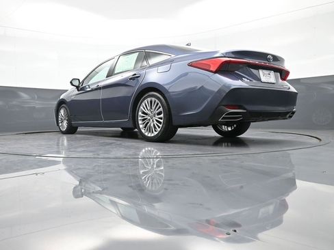 Used 2020 Toyota Avalon Limited image 31