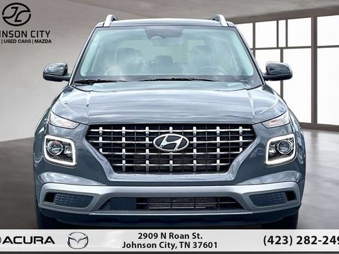 Used 2025 Hyundai Venue Limited FWD image 3