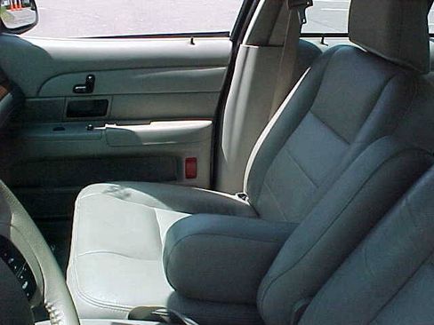 Used 2007 Ford Crown Victoria LX RWD image 25