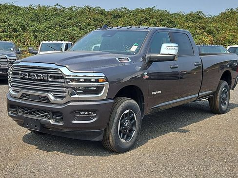 New 2026 RAM 2500 Laramie AWD/4WD image 3