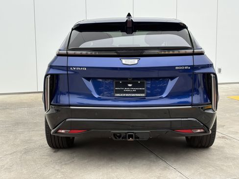 Certified 2024 Cadillac Lyriq Luxury AWD/4WD image 8