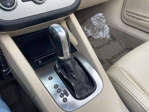 Used 2014 Volkswagen Eos FWD image 67