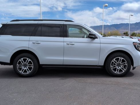 Used 2025 Ford Expedition Active AWD/4WD image 2