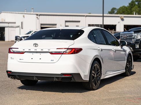 Used 2026 Toyota Camry SE FWD image 7