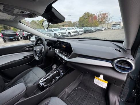 New 2026 Chevrolet Trax LT w/ Sunroof Package image 15