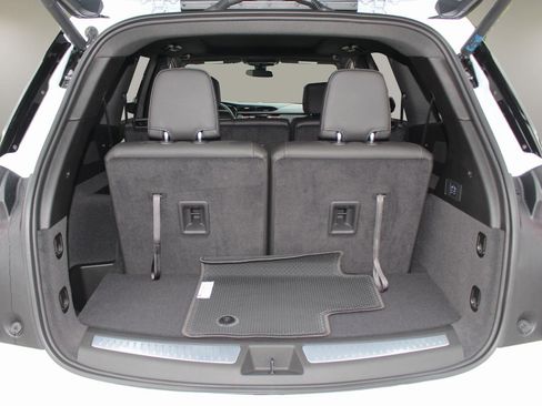 New 2025 Cadillac XT6 Luxury image 17