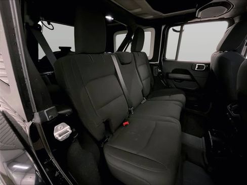 Used 2018 Jeep Wrangler Unlimited Sahara AWD/4WD image 26