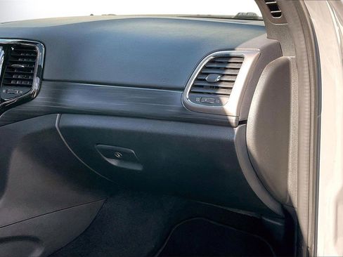 Certified 2022 Jeep Grand Cherokee Laredo X image 20