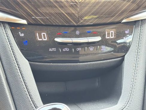Used 2022 Cadillac XT6 Premium Luxury w/ Platinum Package AWD/4WD image 31