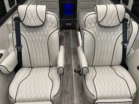 Used 2024 Mercedes-Benz Sprinter 3500 image 37