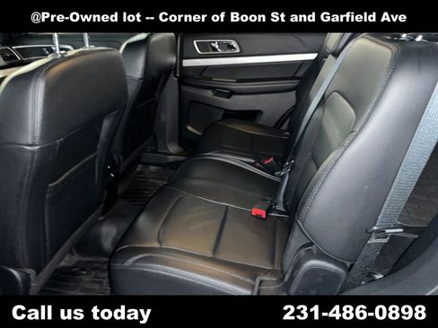 Used 2017 Ford Explorer XLT w/ Equipment Group 202A AWD/4WD image 27