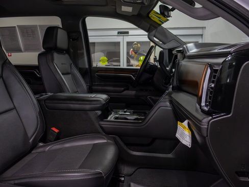 Used 2024 GMC Sierra 3500 Denali w/ Denali Reserve Package image 12