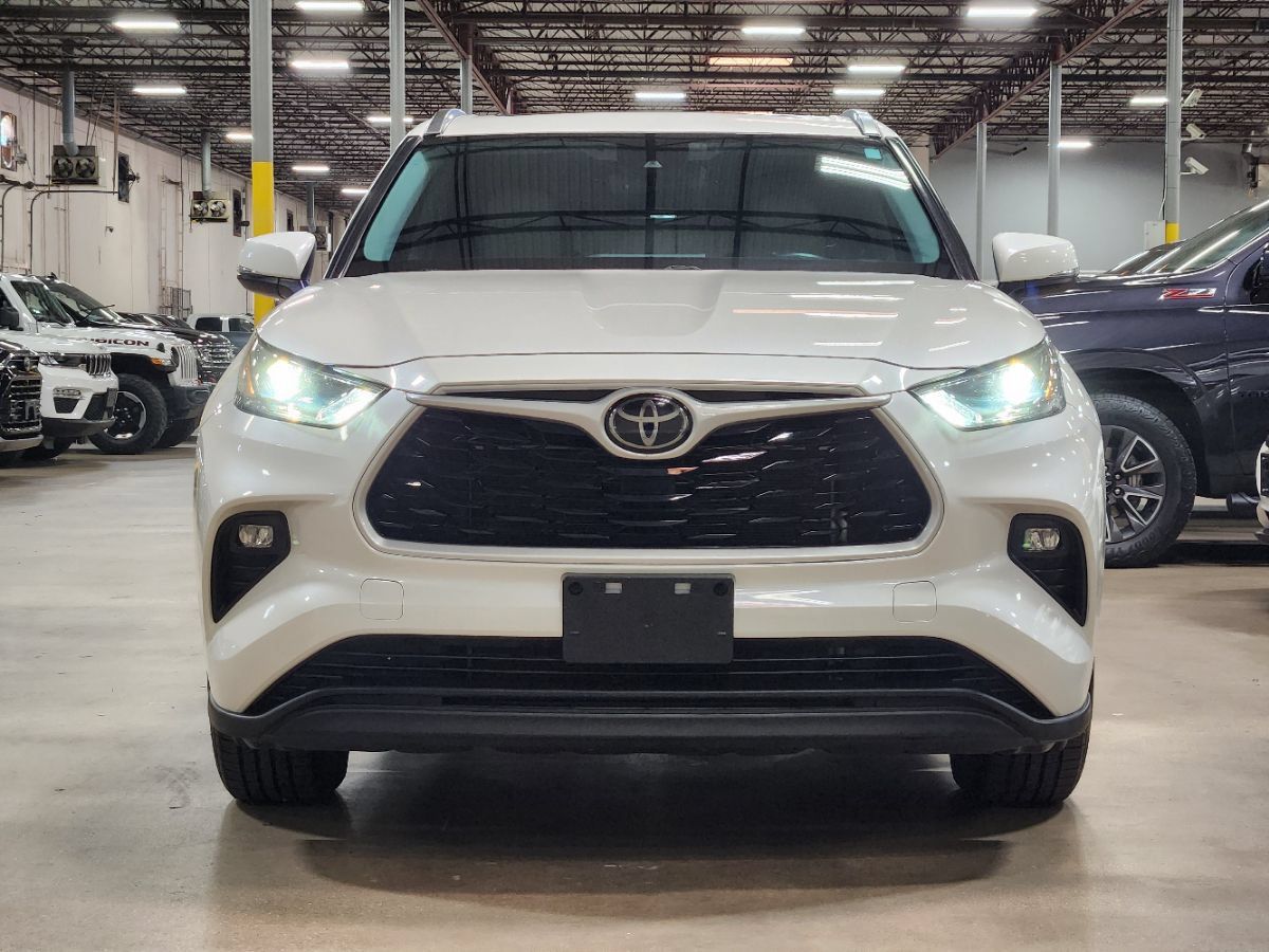 Used 2021 Toyota Highlander XLE AWD/4WD image 2
