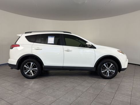 Used 2018 Toyota RAV4 XLE FWD image 8
