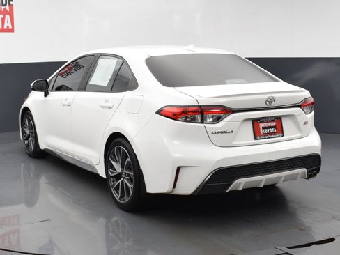 Used 2021 Toyota Corolla SE FWD image 3