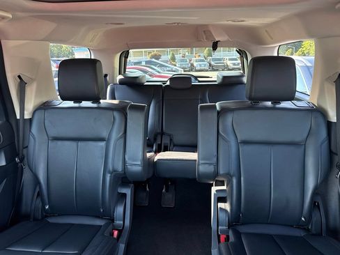 Used 2024 Ford Expedition XLT AWD/4WD image 5