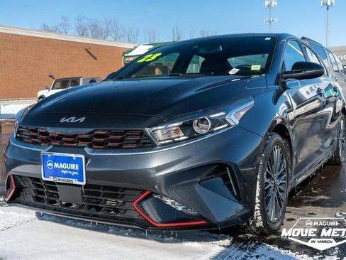 Used 2023 Kia Forte GT-Line w/ GT-Line Premium Package image 2