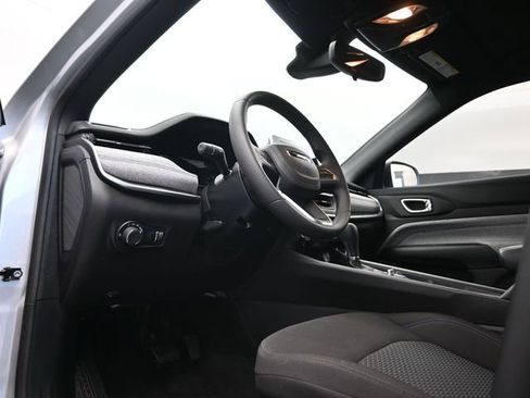 Used 2025 Jeep Compass Sport w/ Mopar Graphics Package AWD/4WD image 14