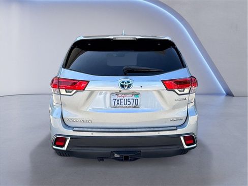 Used 2017 Toyota Highlander Limited Platinum AWD/4WD image 5