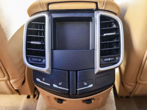 Used 2016 Porsche Cayenne Turbo image 34