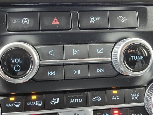 Used 2024 Ford Expedition Max XLT image 31