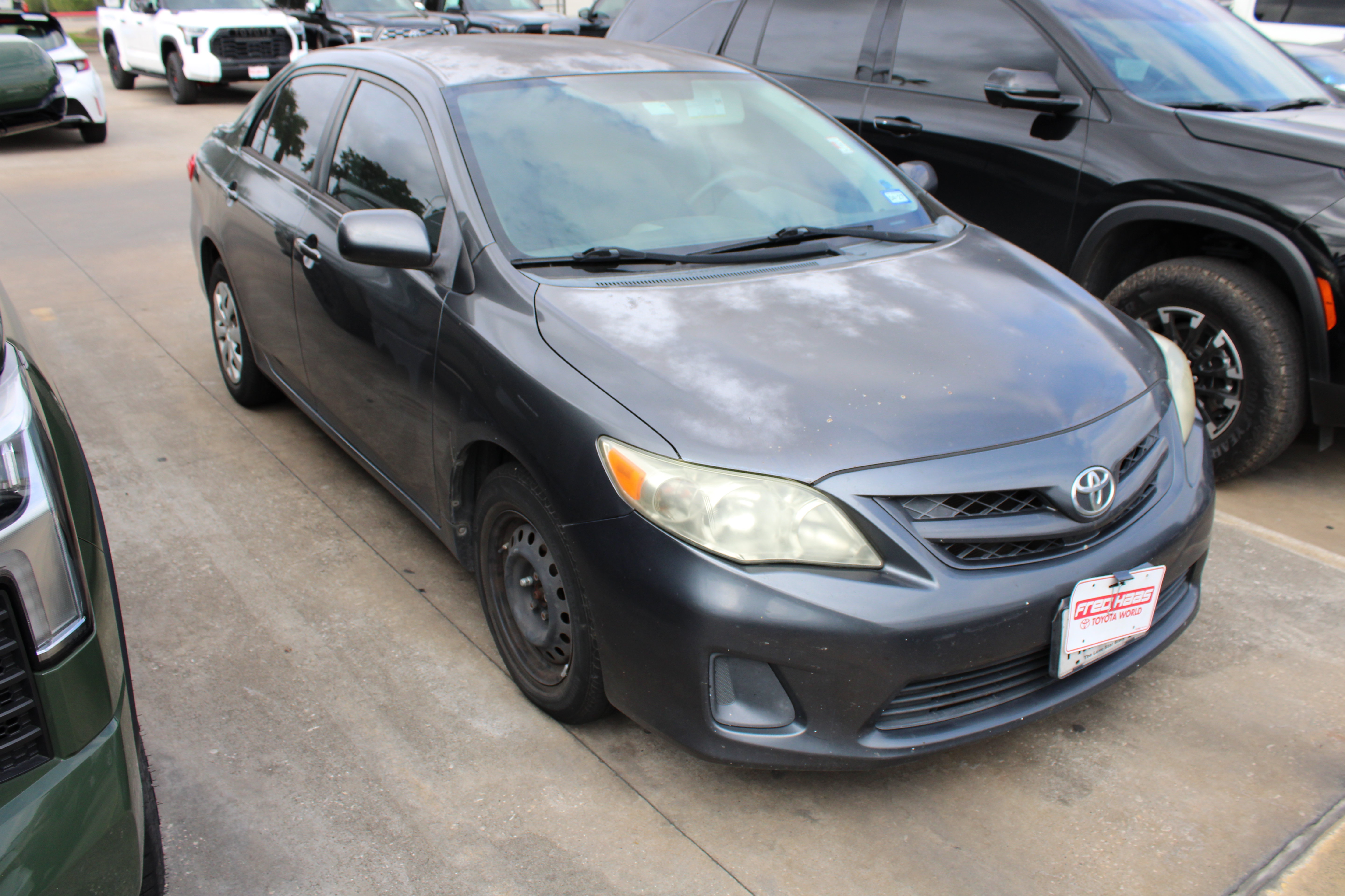 Used 2011 Toyota Corolla LE FWD image 2