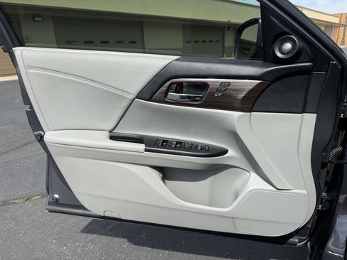 Used 2017 Honda Accord EX-L image 12