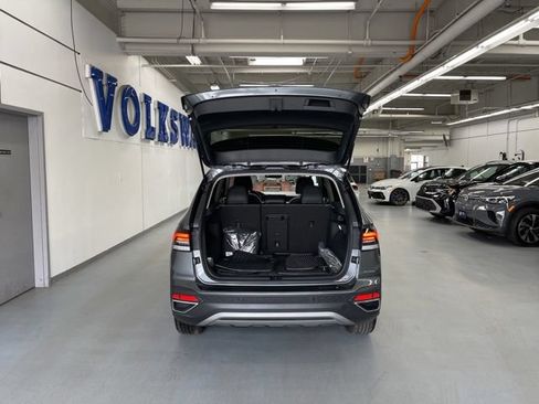 New 2025 Volkswagen Taos SE AWD/4WD image 9