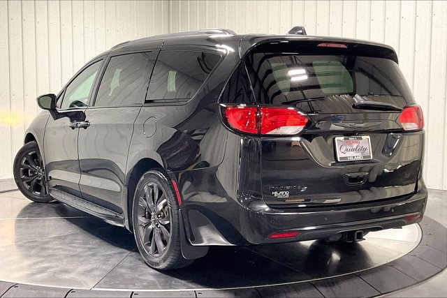 Used 2019 Chrysler Pacifica Touring-L Plus FWD image 12
