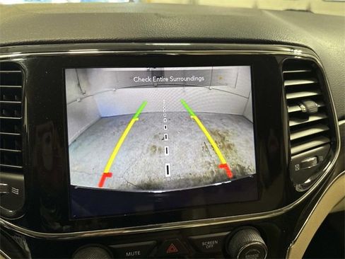 Used 2021 Jeep Grand Cherokee Limited w/ Luxury Group II image 13