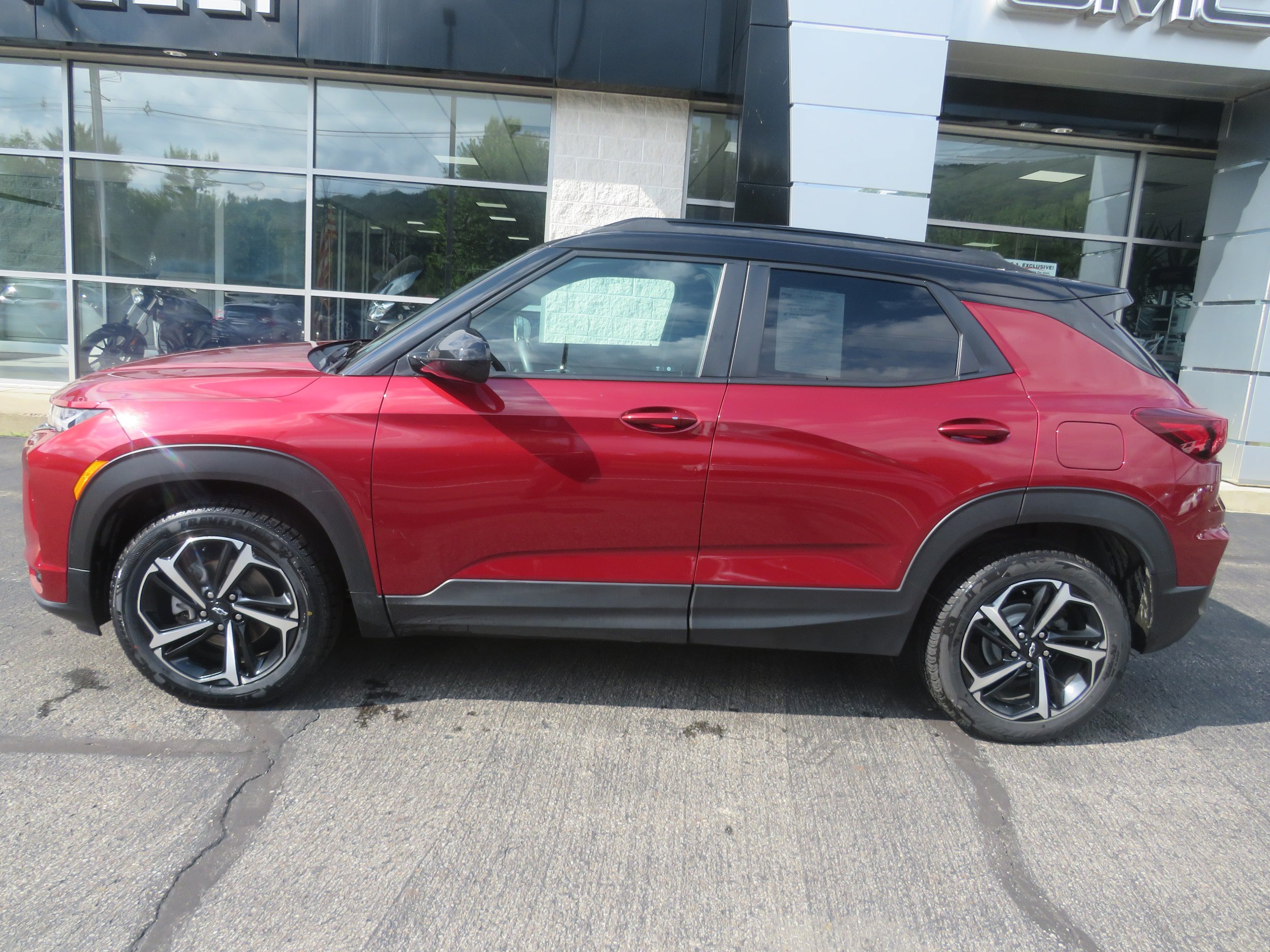 Used 2022 Chevrolet TrailBlazer RS w/ Technology Package AWD/4WD image 4