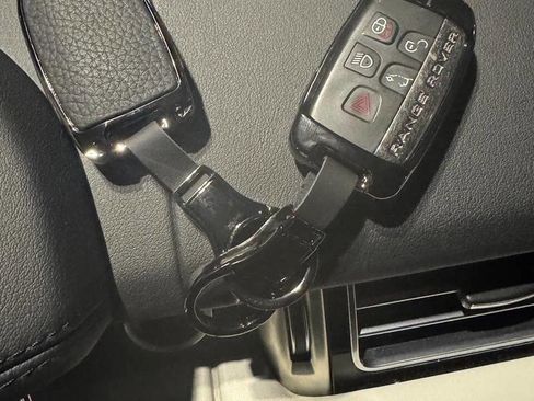 Used 2016 Land Rover Range Rover HSE image 45