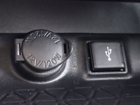 Used 2021 Toyota RAV4 LE image 22