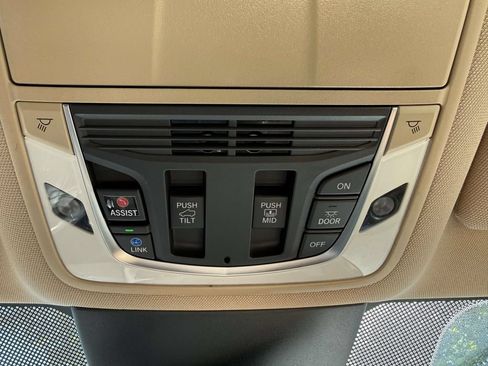 Used 2024 Acura MDX FWD image 28