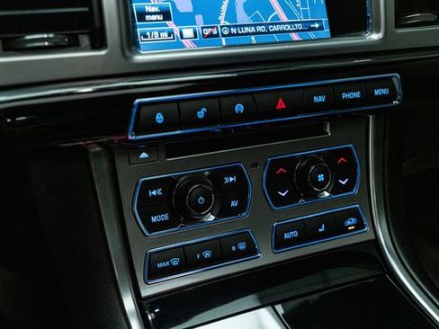 Used 2015 Jaguar XF Sport image 27