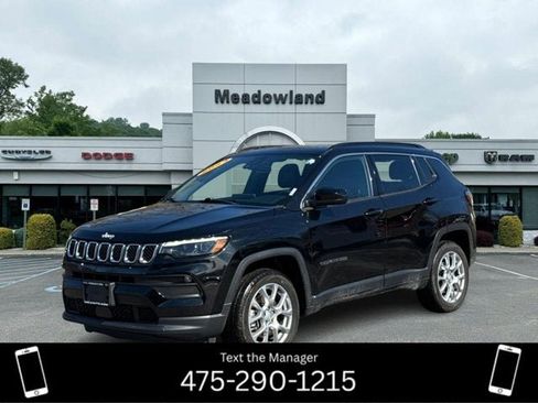Used 2023 Jeep Compass Latitude w/ Sun and Sound Group AWD/4WD image 1
