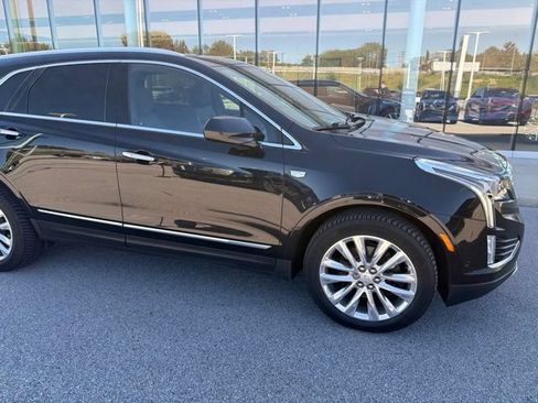 Used 2018 Cadillac XT5 Platinum w/ Driver Assist Package AWD/4WD image 3