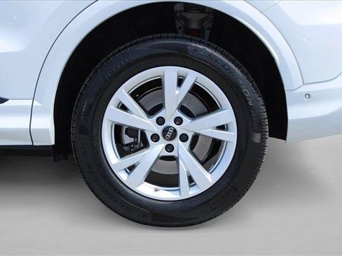 Certified 2025 Audi Q5 Premium w/ Convenience Package AWD/4WD image 16